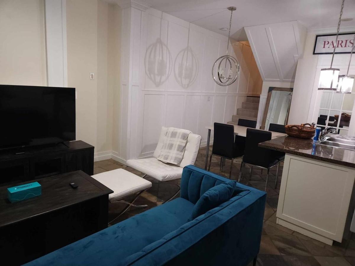 Downtown Deluxe: Stylish 2bd2ba Townhouse Casa de férias Vancouver